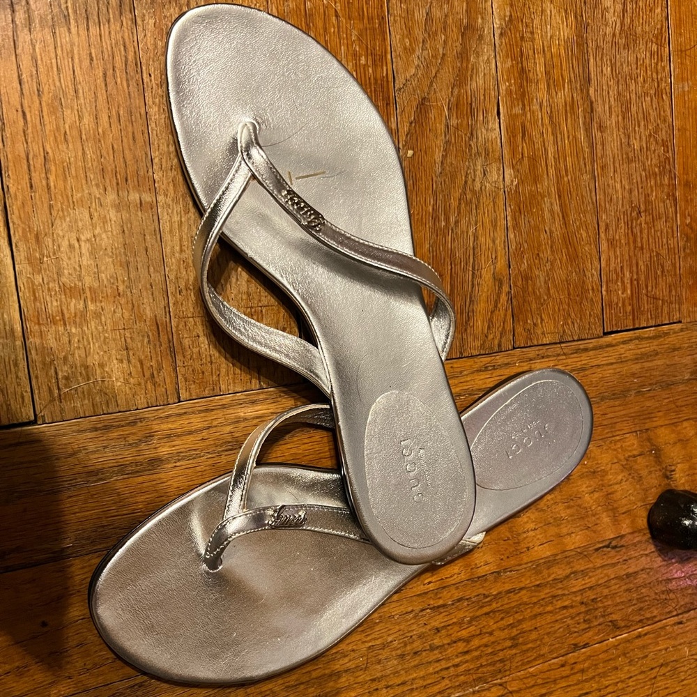 Beautiful silver Gucci flip flop